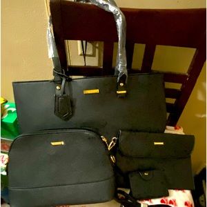 Black 4 pieces purse new never used